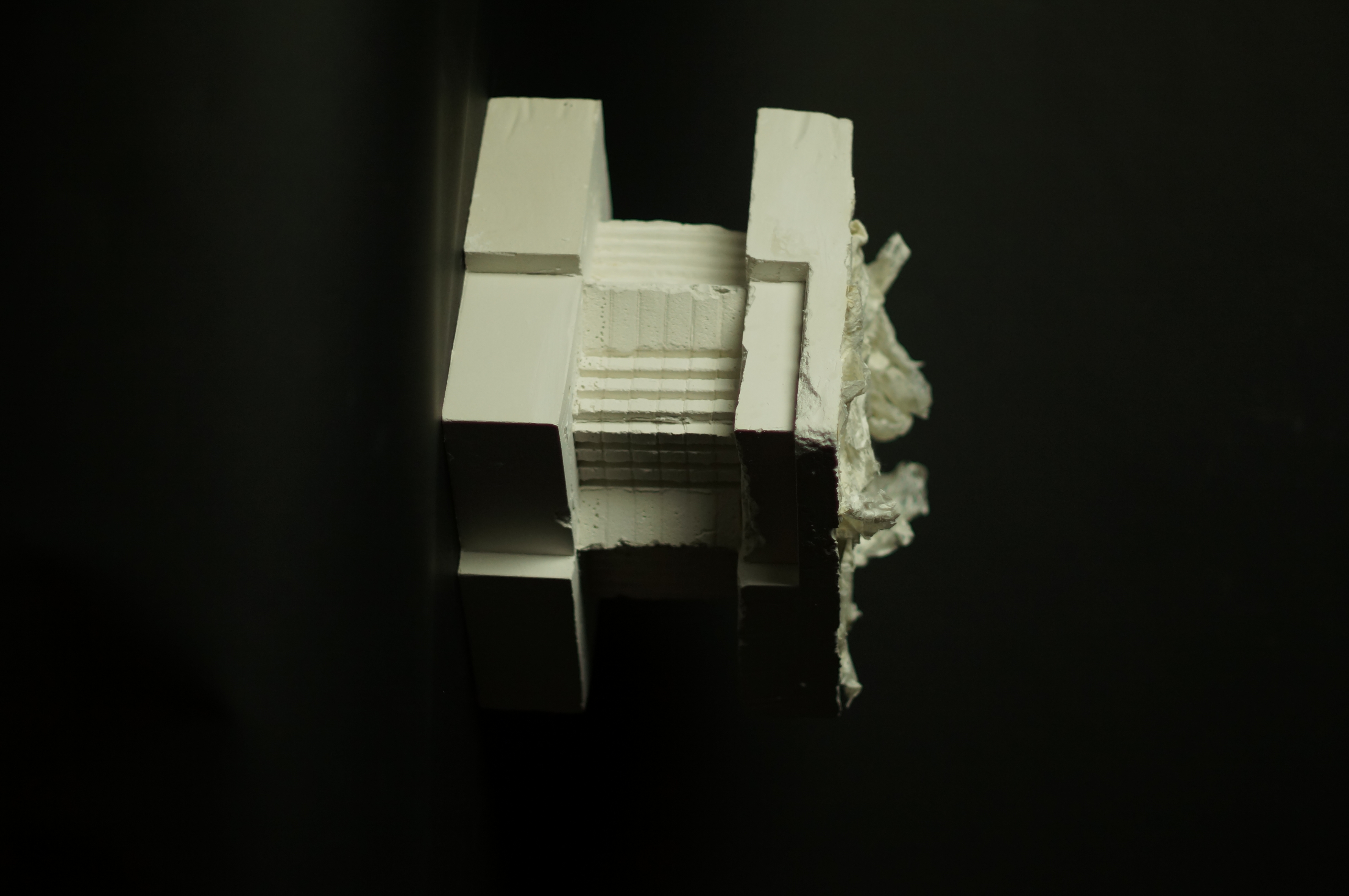 Vertical profile of the layered plaster model